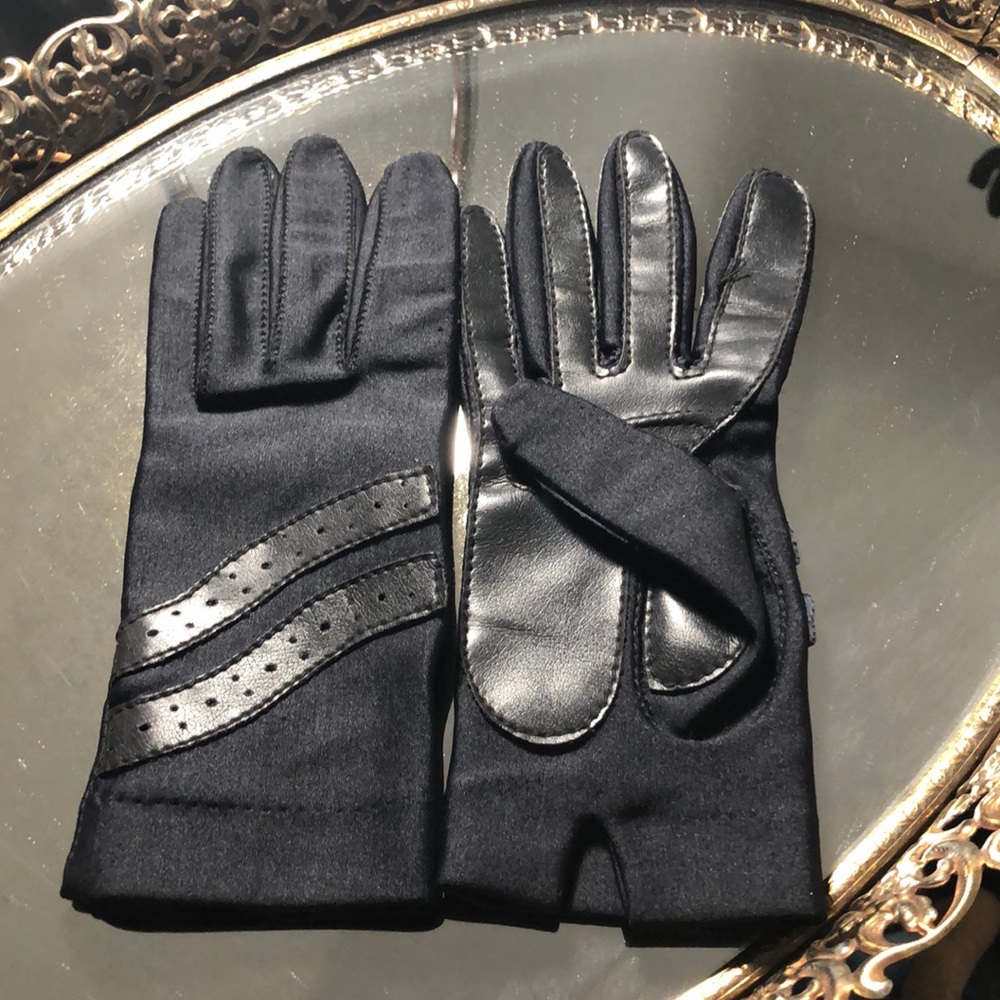 Vintage black leather gloves